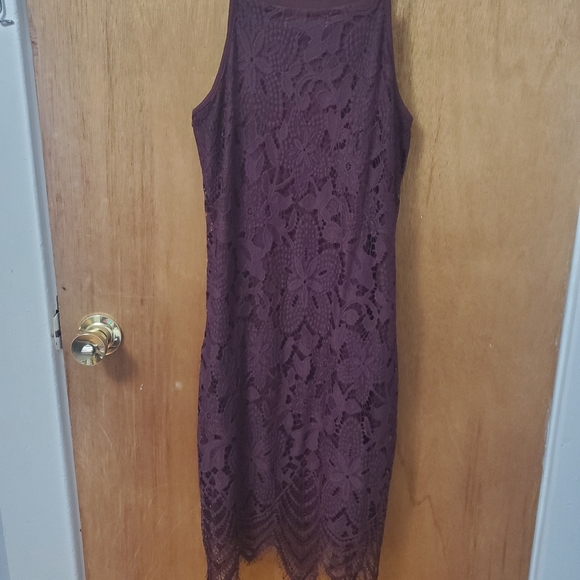 Lace dress - Picture 3 of 3